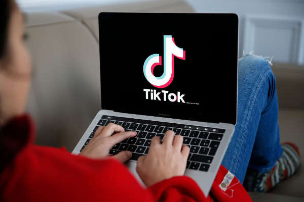does tiktok spy on you